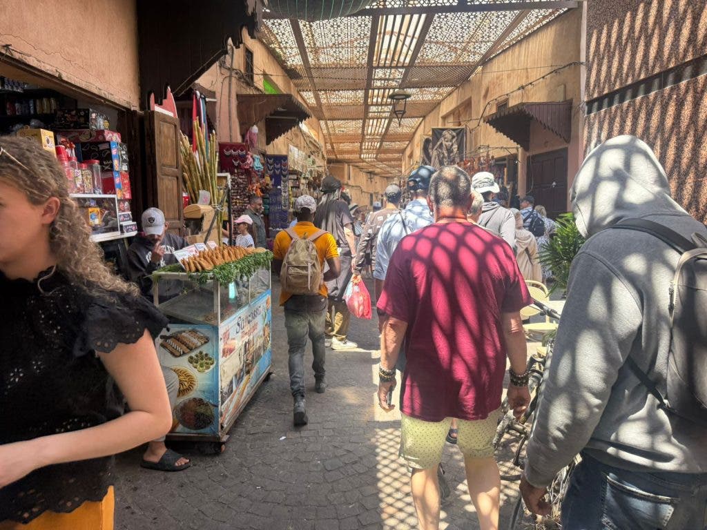 صور توثق الفوضى العارمة بحي "درب ضباشي" بمراكش