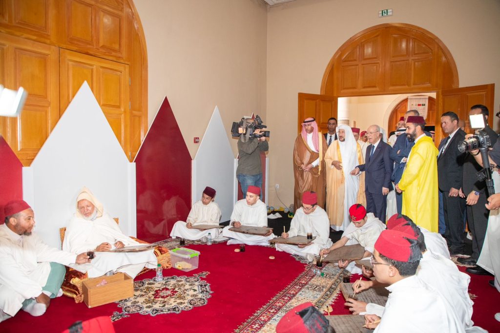 وزير الشؤون الإسلامية السعودي يفتتح معرض جسور السابع في المغرب (صور)