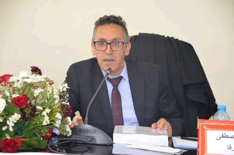 رحلة في أعماق الفكر السياسي: كيف يعيد الدكتور عكاشة بن المصطفى صياغة تاريخ الفلسفة السياسية