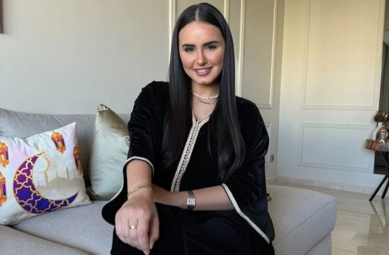 وداد لمنيعي تقتني باروكة بـ7200 يورو خلال زيارتها لباريس (صورة)