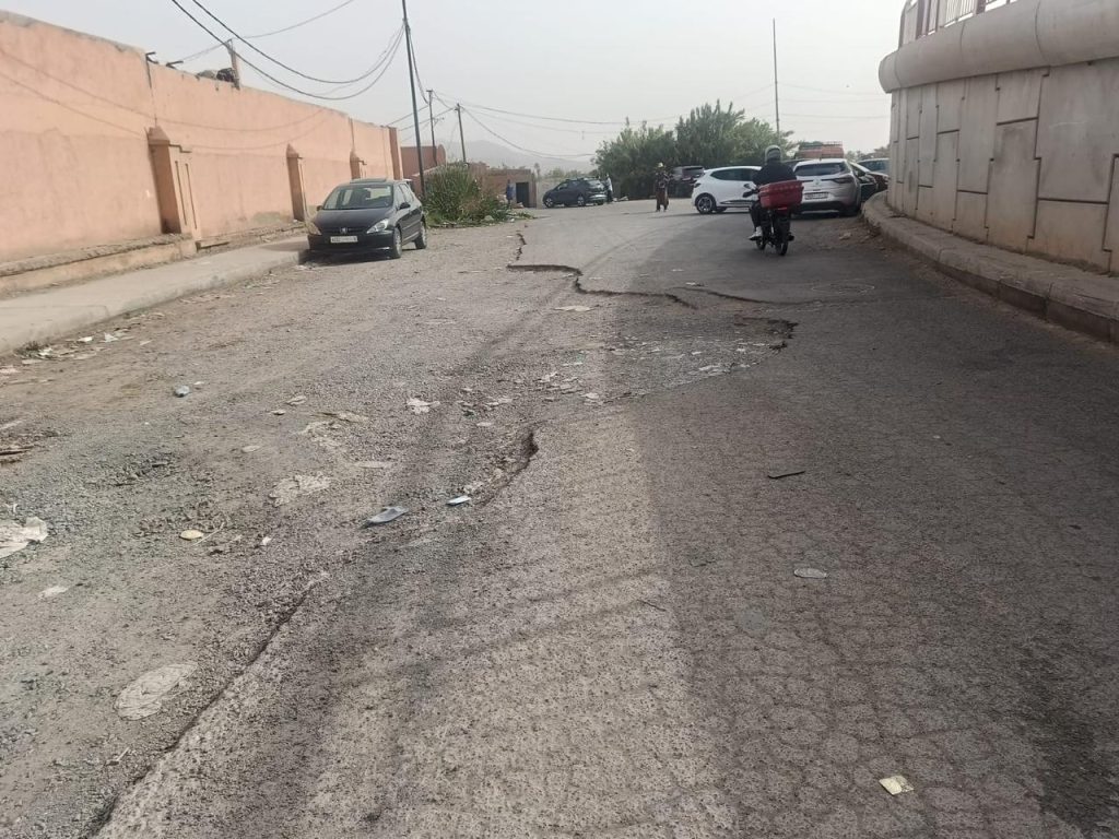 وضعية المدخل الرئيسي لسوق الحبوب تسائل المجلس الجماعي بمراكش - صور