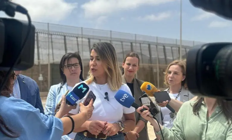 نائبة عن حزب الشعب في مليلية المحتلة: "الحكومة تصفق للمغرب وتخنق اقتصاد المدينة" 1 نائبة عن حزب الشعب في مليلية المحتلة: "الحكومة تصفق للمغرب وتخنق اقتصاد المدينة"