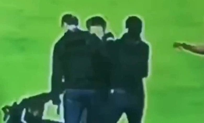 مصدر يكشف تفاصيل تدخل أمني خلال مباراة الجيش الملكي والوداد الرياضي 1 مصدر يكشف تفاصيل تدخل أمني خلال مباراة الجيش الملكي والوداد الرياضي