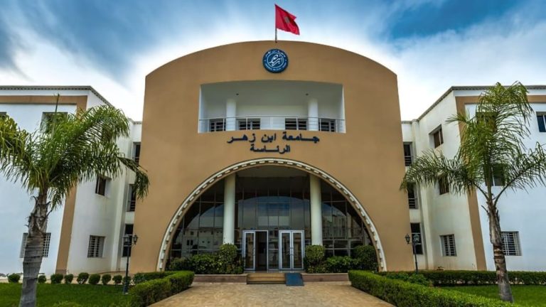 نشطاء يطالبون بسحب الاعتراف بشواهد ماستر "أستاذ أكادير" و متابعة أصحابها