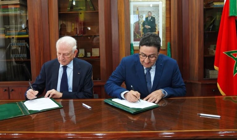 بشراكة مع مؤسسة أزولاي.. تطوير تطبيق هاتفي للمسافرين داخل المطارات المغربية