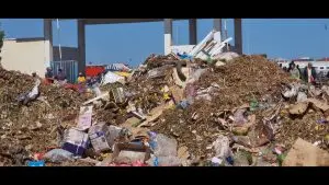 إنزكان.. مهنيو نقل الخضر بسوق الجملة يلوّحون بإضراب بسبب "الصنك"