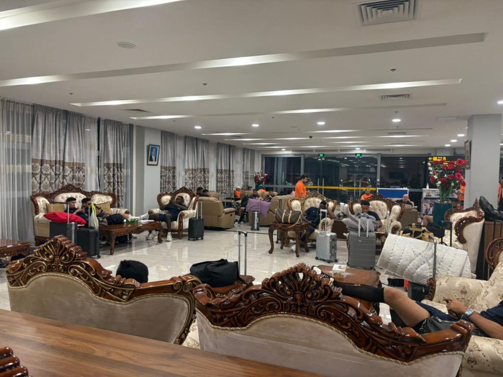 بعثة نهضة بركان في مطار زنجبار