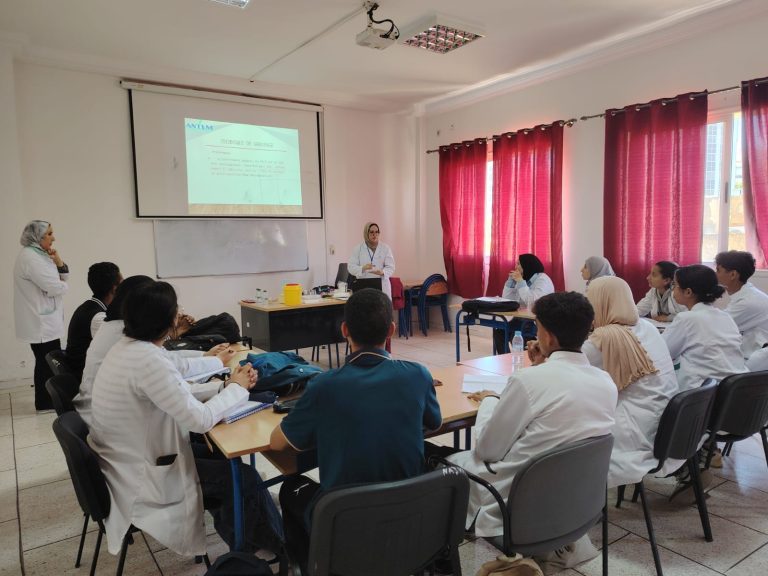 مكناس.. المعهد العالي لمهن التمريض ينظم يوماً دراسياً حول سلامة وجودة تحاقن الدم