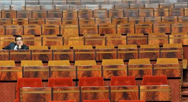 جدل تحت قبة البرلمان بسبب "الغياب" و مشادات واتهامات متبادلة 1 جدل تحت قبة البرلمان بسبب "الغياب" و مشادات واتهامات متبادلة