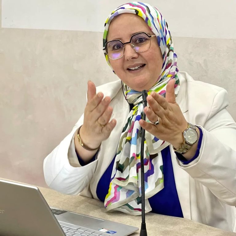 الأستاذة الجامعية رقية أشمال
