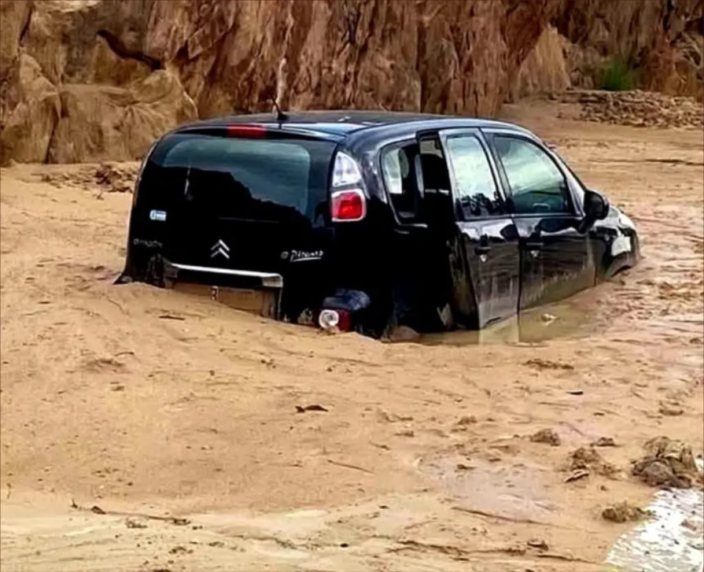 الفيضانات بالجزائر