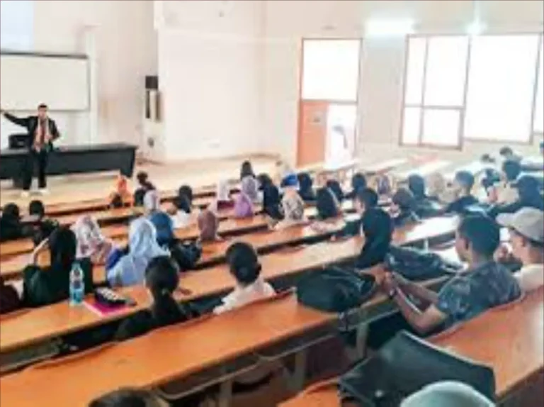 أكادير.. طلبة وخريجو جامعة ابن زهر يستنكرون الهجمة الشرسة على مؤسستهم