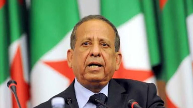 الوزير الأسبق للشباب والرياضة الجزائري عبد القادر خمري