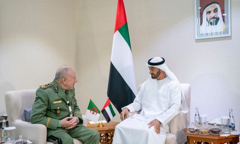 بعد استفزاز أبوظبي إعلاميًا.. نظام العسكر يهدد مصير استثمارات الإمارات الضخمة بالجزائر 1 رئيس دولة الإمارات العربية المتحدة محمد بن زايد آل نهيان مع رئيس أركان الجيش الجزائري السعيد شنقريحة