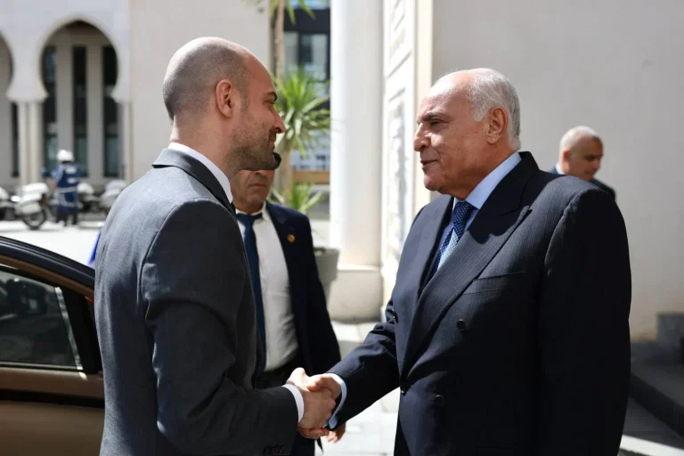 الجزائر