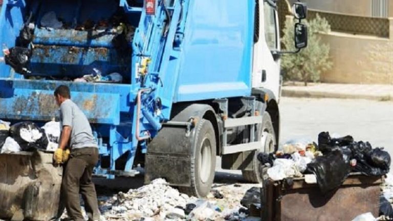 صورة تعبيرية لجمع النفايات