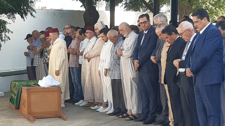 التازي يتجاهل الخطاب الملكي ويسمح لملاهي طنجة باستضافة فنانين جزائريين داعمين للبوليساريو.
