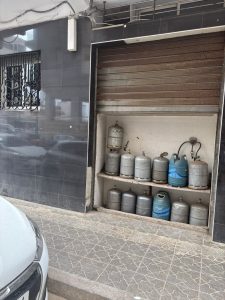 معمل في قلب الرباط.. مطعم شهير يحول إقامة سكنية إلى قنبلة موقوتة دون حسيب ولا رقيب