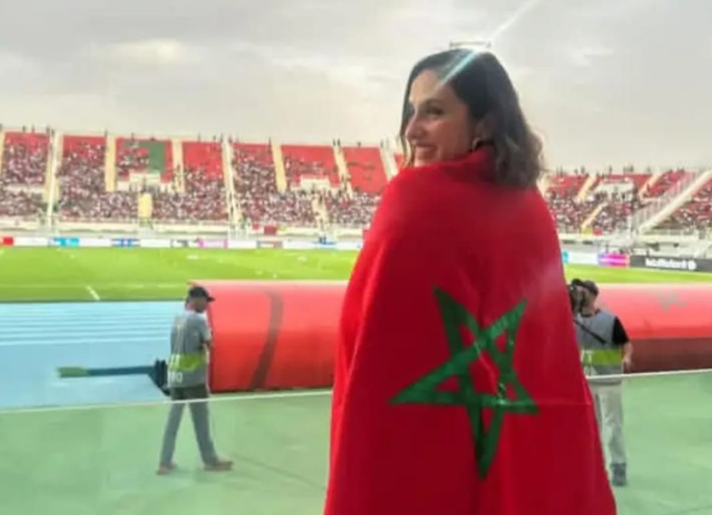 سارة بيرليس تُشعل أجواء فاس دعماً لأسود الأطلس قبل مواجهة البنين