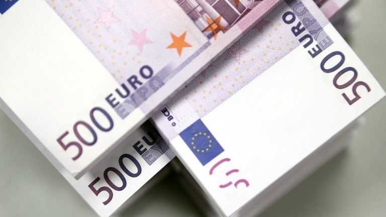 شركة الطيران الموريتانية متورطة في تهريب 150 ألف أورو بمطار محمد الخامس