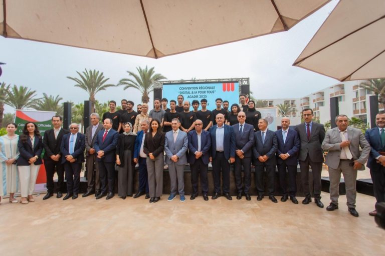 أكادير.. أمزازي يكرم الفوج الأول للشباب المتدربين في الرقمنة والذكاء الاصطناعي