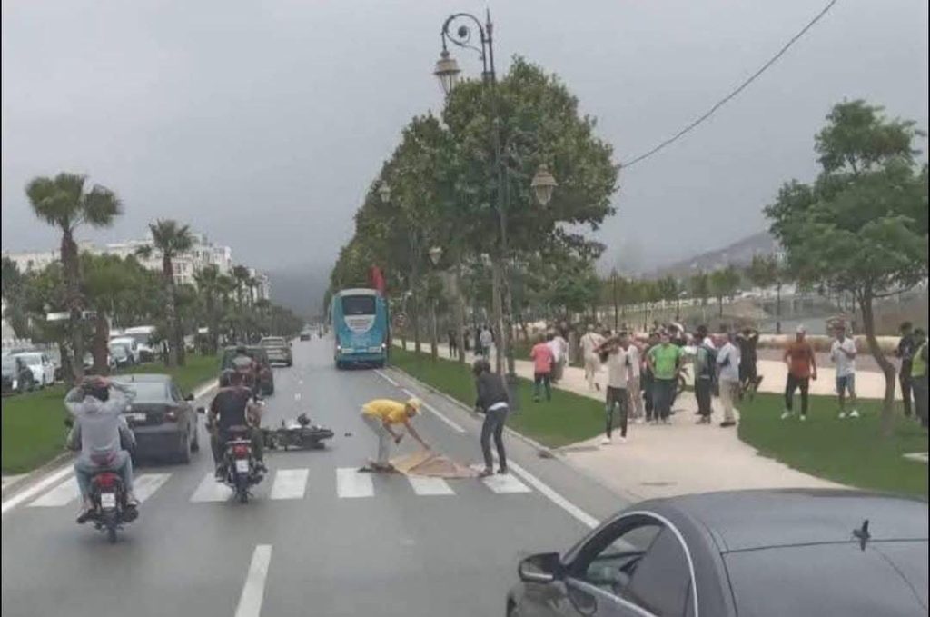 حادثة مأساوية بتطوان.. وفاة سائق دراجة نارية دهسا تحت عجلات حافلة