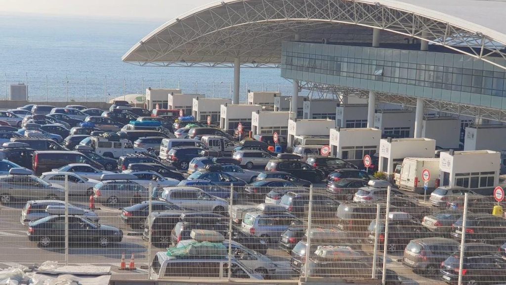 ميناء طنجة المتوسط يستعد لاكتظاظ غير مسبوق بعد القرار الإسباني المثير للجدل