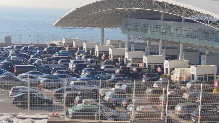 ميناء طنجة المتوسط يستعد لاكتظاظ غير مسبوق بعد القرار الإسباني المثير للجدل