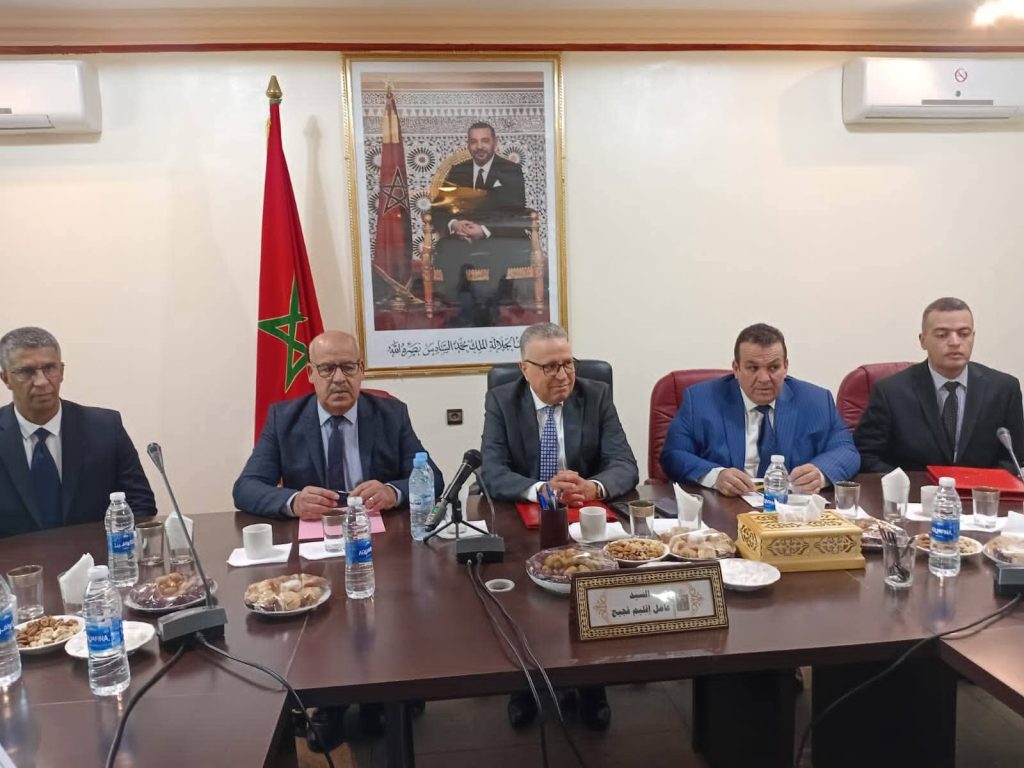 عامل إقليم فجيج يقوم بزيارة تواصلية إلى جماعة فجيج