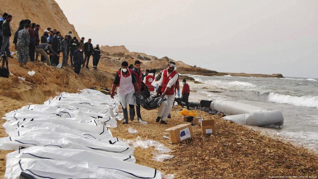 مأساة في البحر جثث مهاجرين مكبلين تنذر بالخطر على السواحل الإسبانية