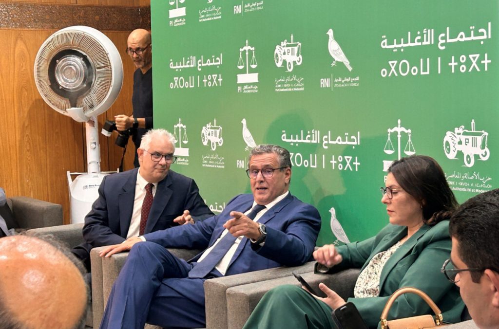الأغلبية الحكومية تشيد بتماسك مكوناتها وتطابق مواقفها
