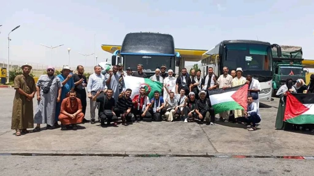 قافلة جزائرية بالحافلات إلى غزة