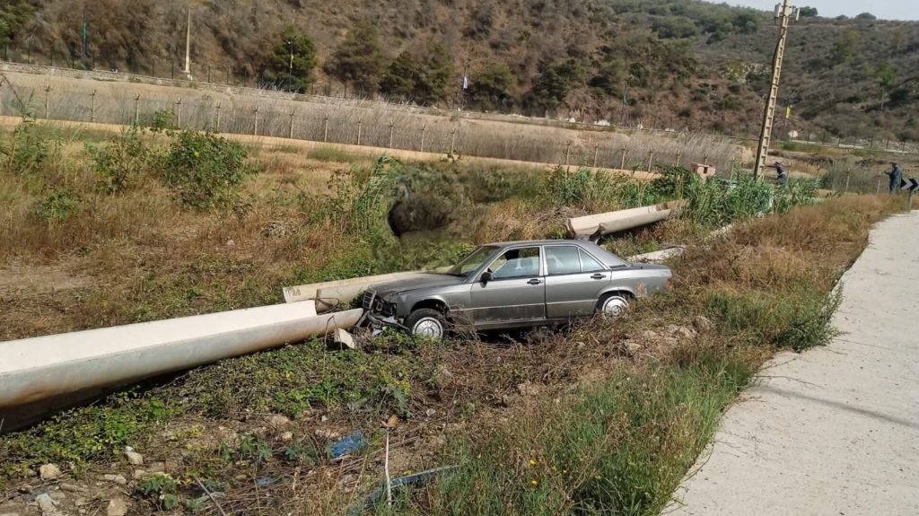 انقلاب سيارة قرب الحدود المغربية الجزائرية بمنطقة بين لجراف
