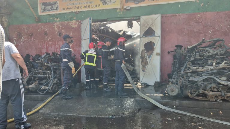حريق ضخم بلافيراي السالمية بالدارالبيضاء