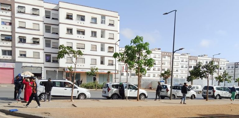 فوضى النقل بالصخيرات.. "طاكسيات ميموزا" ترفض نقل الركاب نحو تمارة المركز