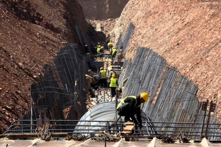 مشاريع الكان و المونديال تنعشان شركات قطاع البناء و الأشغال العمومية