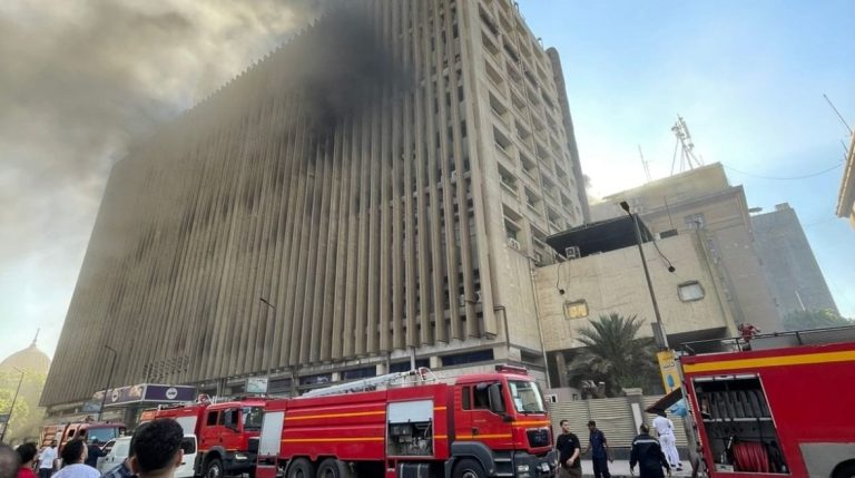 مصر.. قتلى وجرحى وعطب في الاتصالات إثر حريق ضخم بسنترال رمسيس