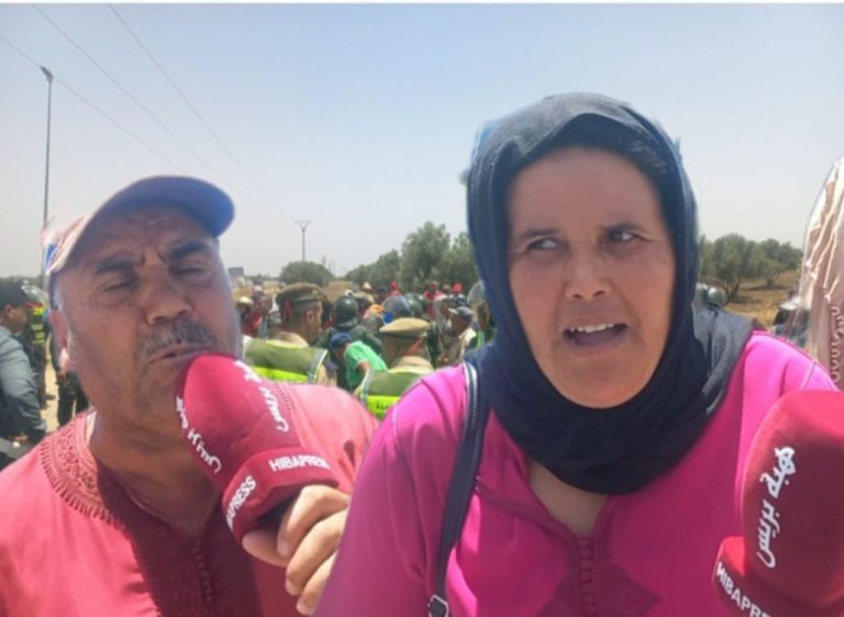 الإقلاع عن الإنصات؟ سكان دوار "لكلات" بصفرو يناشدون الملك بعد أن ضاق بهم الحال (فيديو)