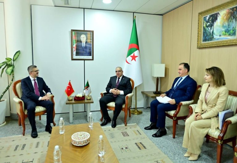الأمين العام لوزارة الخارجية الجزائرية لوناس مقرمان مع نائب وزير الشؤون الخارجية للجمهورية التركية برهانتين دوران