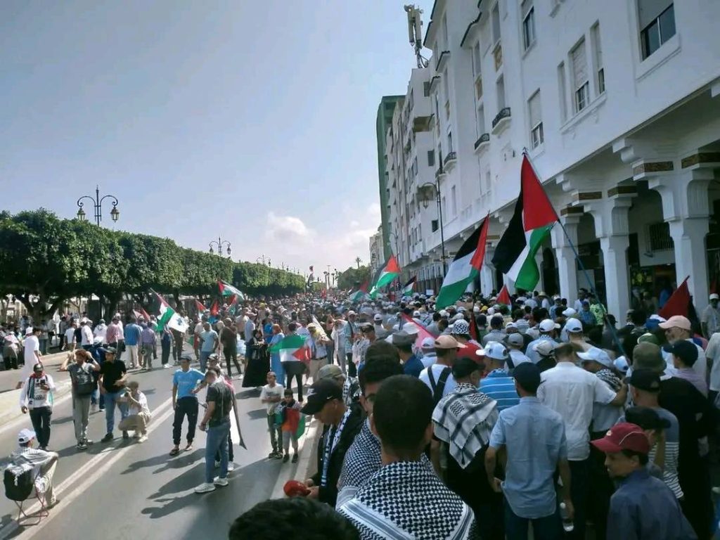 مسيرة شعبية بالرباط تندد بتجويع الفلسطينيين