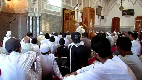خطبة الجمعة بمساجد المغرب .. الحرص على الكسب الحلال سجية للمسلم