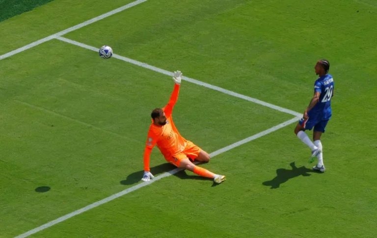 تشيلسي يُتوج بطلاً لكأس العالم للأندية بعد ثلاثية في شباك باريس