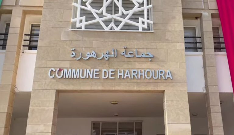 إقصاء غامض يثير جدلاً حول صفقة استغلال مواقف السيارات بجماعة الهرهورة