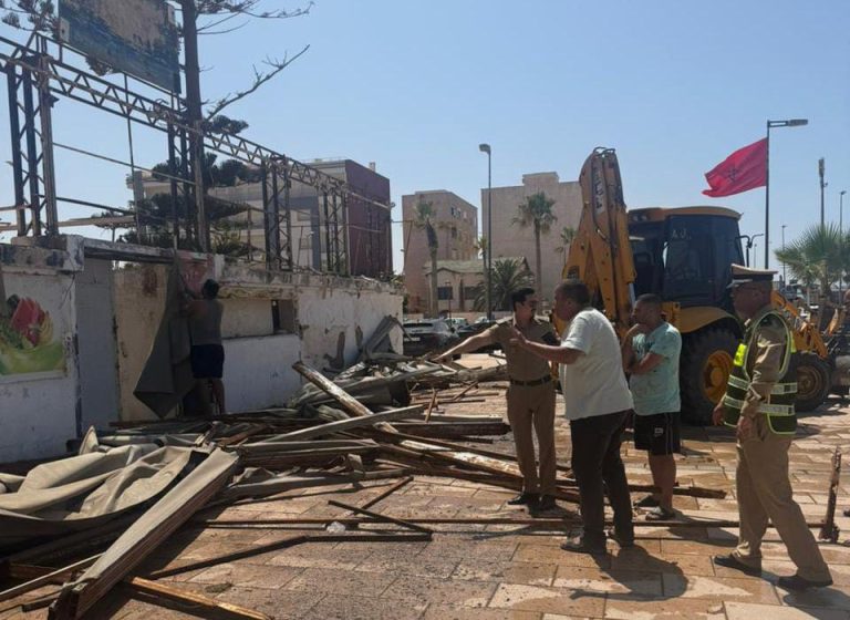 السعيدية .. حملة تطهيرية واسعة ضد العشوائيات واستغلال الملك العام - صور