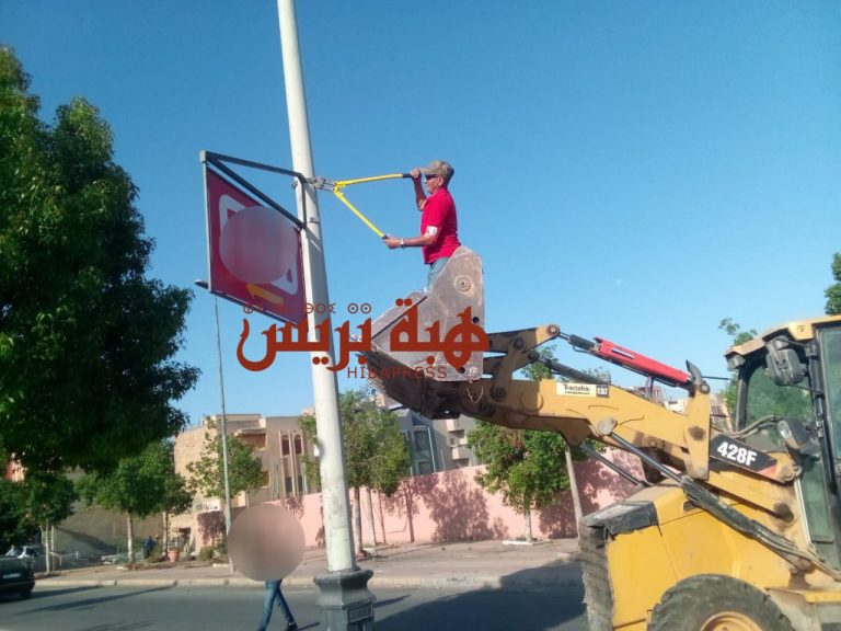 بعيدا عن عيون الكاميرات...السلطات بسطات تواصل تحرير الشوارع