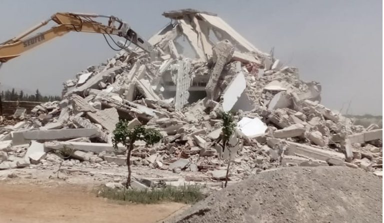 فاس..الوالي الصبار يتدخل لهدم فيلا بُنيت خارج القانون بولاد الطيب