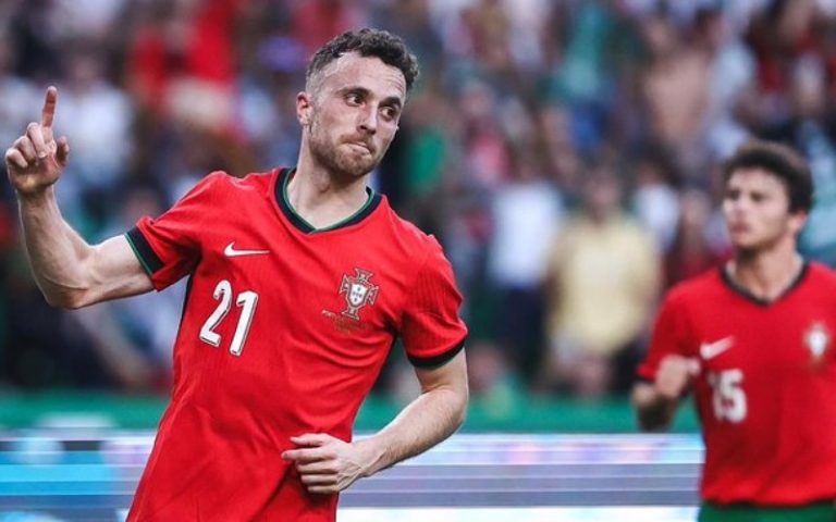 وفاة نجم ليفربول ومنتخب البرتغال في حادث سير