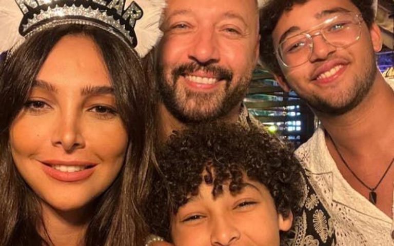 طلاق الفنان أحمد فهمي وأميرة فراج بعد 28 عاماً من الزواج