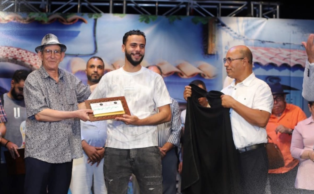 عبدالمغيث ابراهيمي يتوَّج بلقب مهرجان بنسليمان للكوميديا 2025