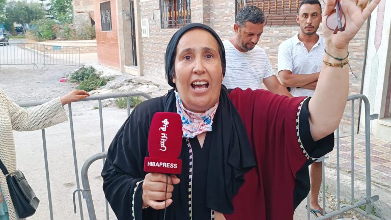 مرتيل.. وقفة احتجاجية ضد "أمانديس" بعد انهيار عمارة وتهديد أربع أخرى بالسقوط (فيديو)